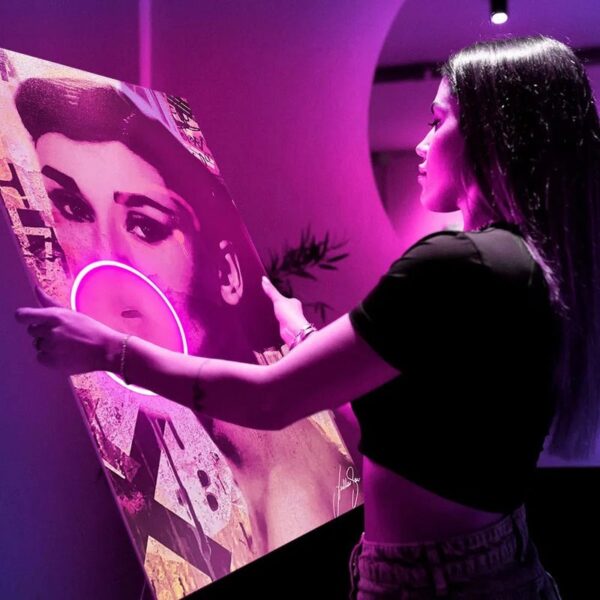 Audrey Bubble UV Neon Sign - Image 2